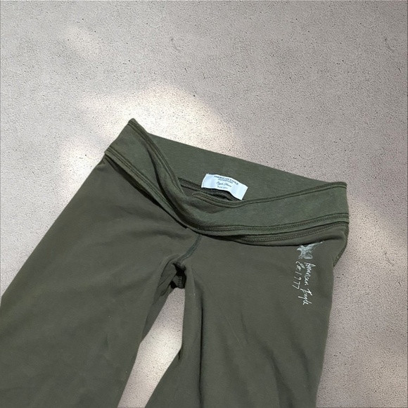 !! SOLD DO NOT BUY !! American Eagle Outfitters Green Foldover Capris - Picture 3 of 4